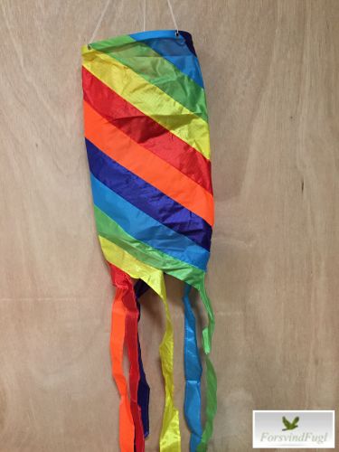 ForsvindFugls vindpose er skråtsyet med regnbuefarver
