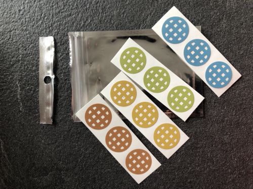 Eksempler på ForsvindFugls runde lindrende insekt plaster