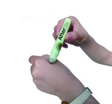 Insektbid roll-on er let og behagelige at påføre insektbid og stik